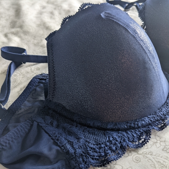 Victoria's Secret Push-up Bra - Picture 4 of 8